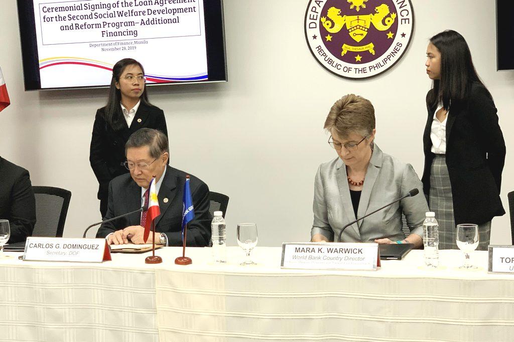 Finance Secretary Carlos Dominguez III and World Bank Country Director Mars Warwick sign a $300-million loan agreement to support the Philippine governmentâ€™s funding for conditional cash transfers under the Pantawid Pamilyang Pilipino Program (4Ps) on Thursday, November 28, 2019. Ted Cordero, GMA News