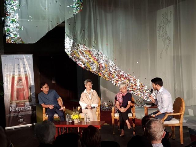 The following were present at the open forum after the showing of documentary, The Kingmaker, from L to R Ronald Holmes, Marian Pastor-Roces, May Rodriguez, and panel discussion moderator Atom Araullo. PHOTO BY ANGELICA Y. YANG