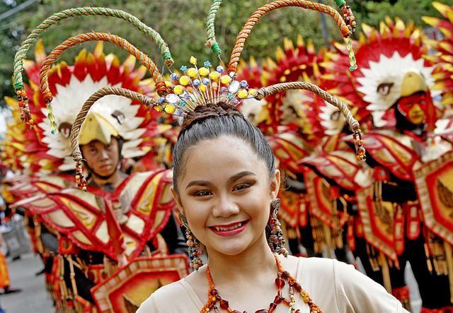 iloilo-students-join-sadsad-religious-dance-ahead-of-dinagyang-festival