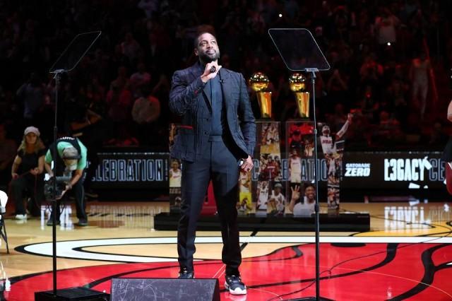 Heat retire Wade's jersey in emotional ceremony