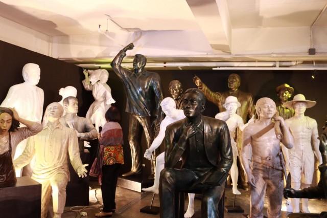Pinay artist reimagines Juan Lunas Spoliarium in sculpture to protest ... image pic