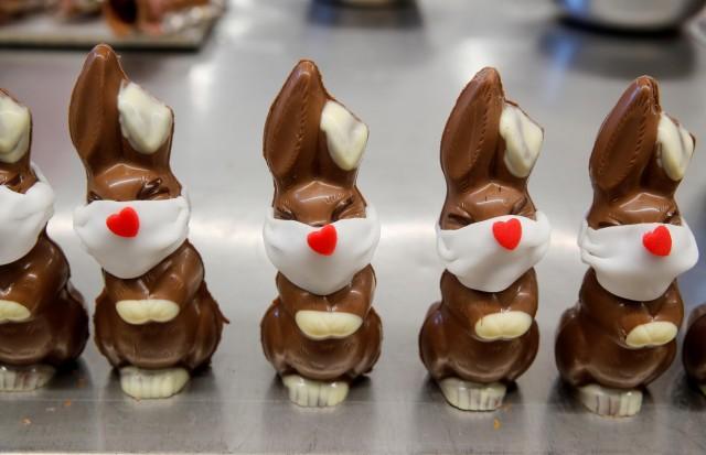 Chocolate Easter bunnies wearing protective masks are seen at Baeckerei Bohnenblust bakery in Bern, Switzerland March 25, 2020. REUTERS/Arnd Wiegmann