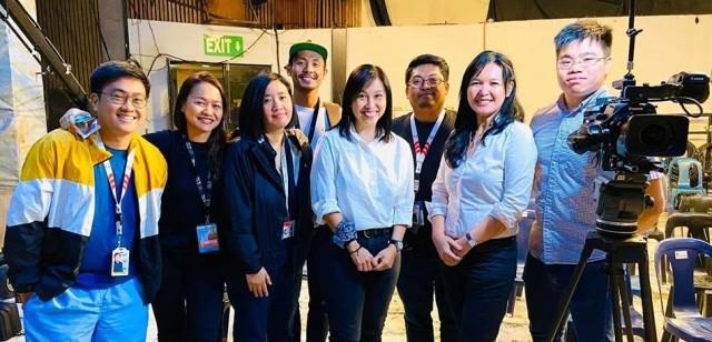 Canon Singapore Senior Officer Yi Ci Low (first from the right) conducts training on the use of the Canon C700 FFs to GMA's documentary producers.