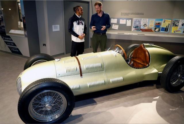 Have your photo taken with the - Silverstone Museum