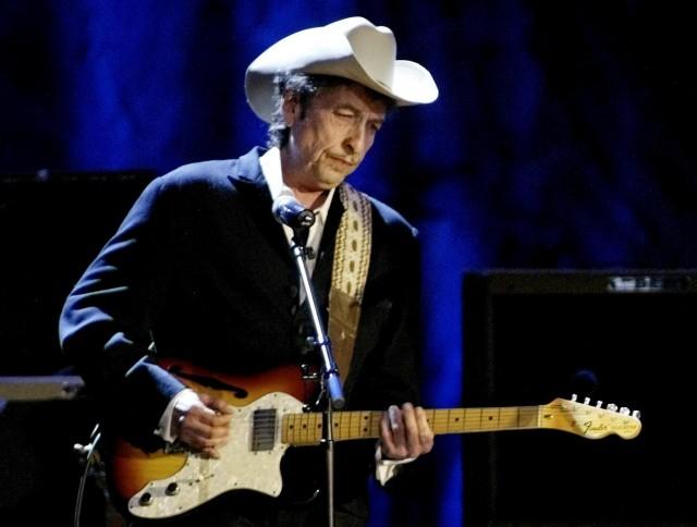 Rock musician Bob Dylan performs at the Wiltern Theatre in Los Angeles, U.S., May 5, 2004. REUTERS/Rob Galbraith/File Photo/File Photo