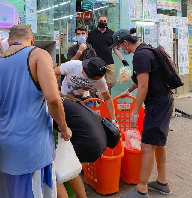 People fall in line for their turn to receive the 'Pancit for Long Life' food package. Photo from Rosaline Baylosis&acirc; Facebook page