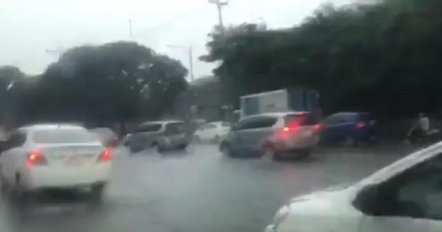 Heavy Rain Causes Flood, Zero Visibility In Quezon City