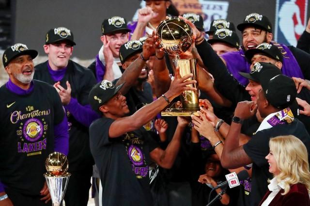 kobe holding championship