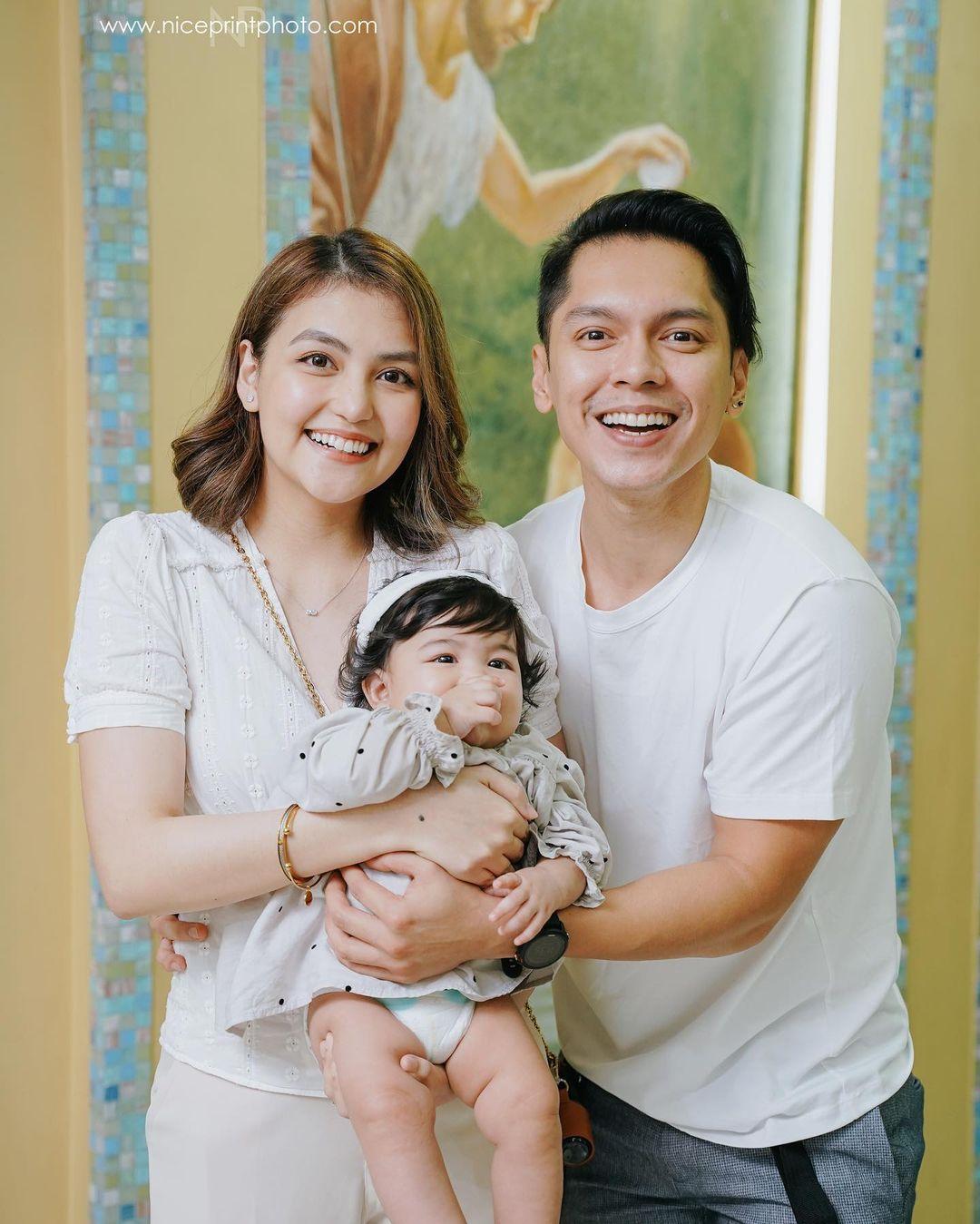 Carlo Aquinos daughter Enola is baptized | GMA News Online