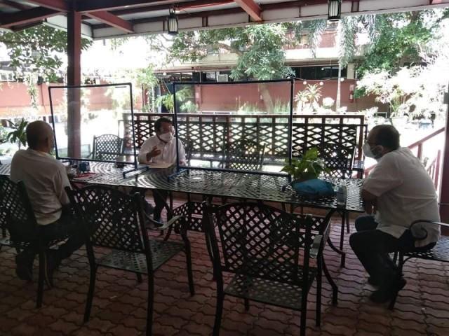 Bayan Muna chairperson Neri Colmenares talks with CHR chairperson Jose Luis Martin Gascon.