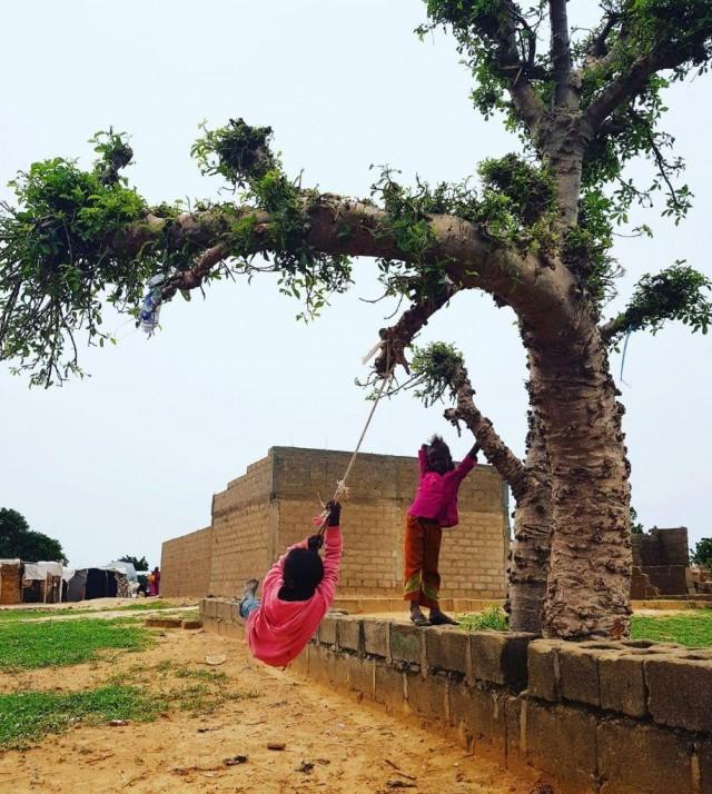 IDP children play at Malamari camp while Doctors Without Borders is conducting an assessment. Photographer: Rodel Lambatin