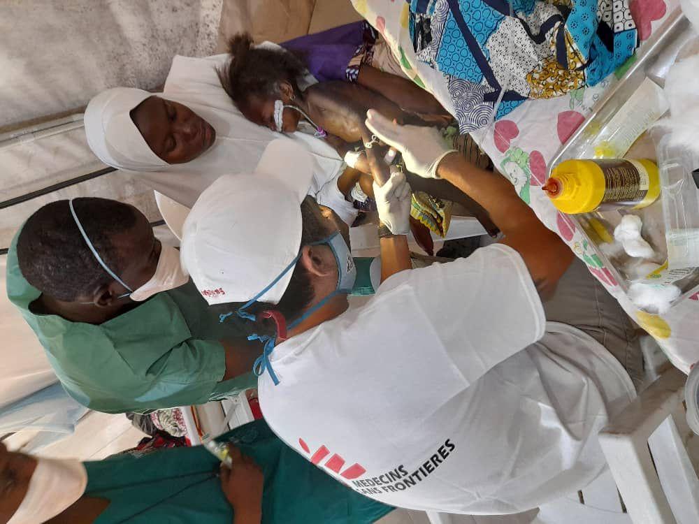 Supporting nurses to insert an IV catheter. Photo: Nebiyu Alaro