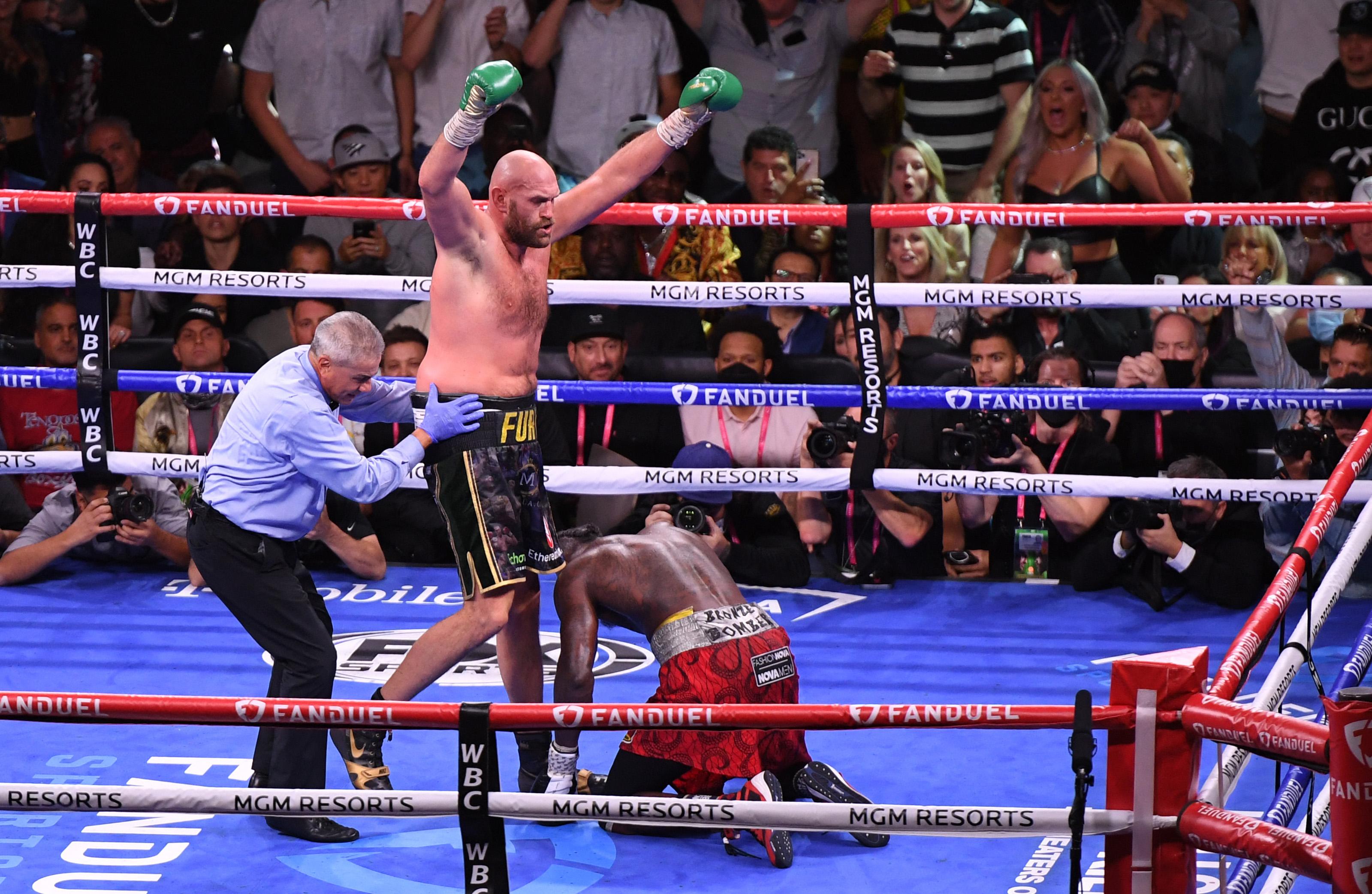 Tyson Fury gets up from two knockdowns, batters Deontay Wilder to win by KO GMA News Online