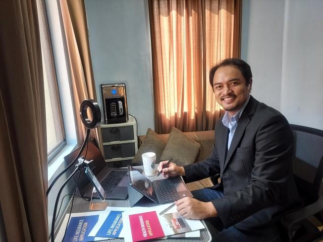 MP Jeff memberikan ketenangan pikiran kepada klien di kenyamanan kantor rumahnya
