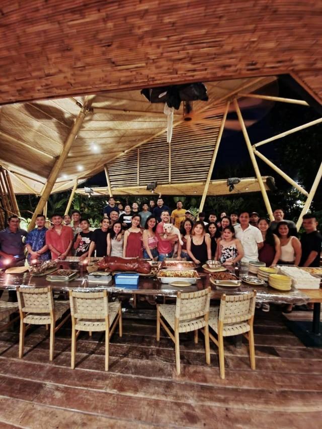 Justine with her friends and the staff of the hotel