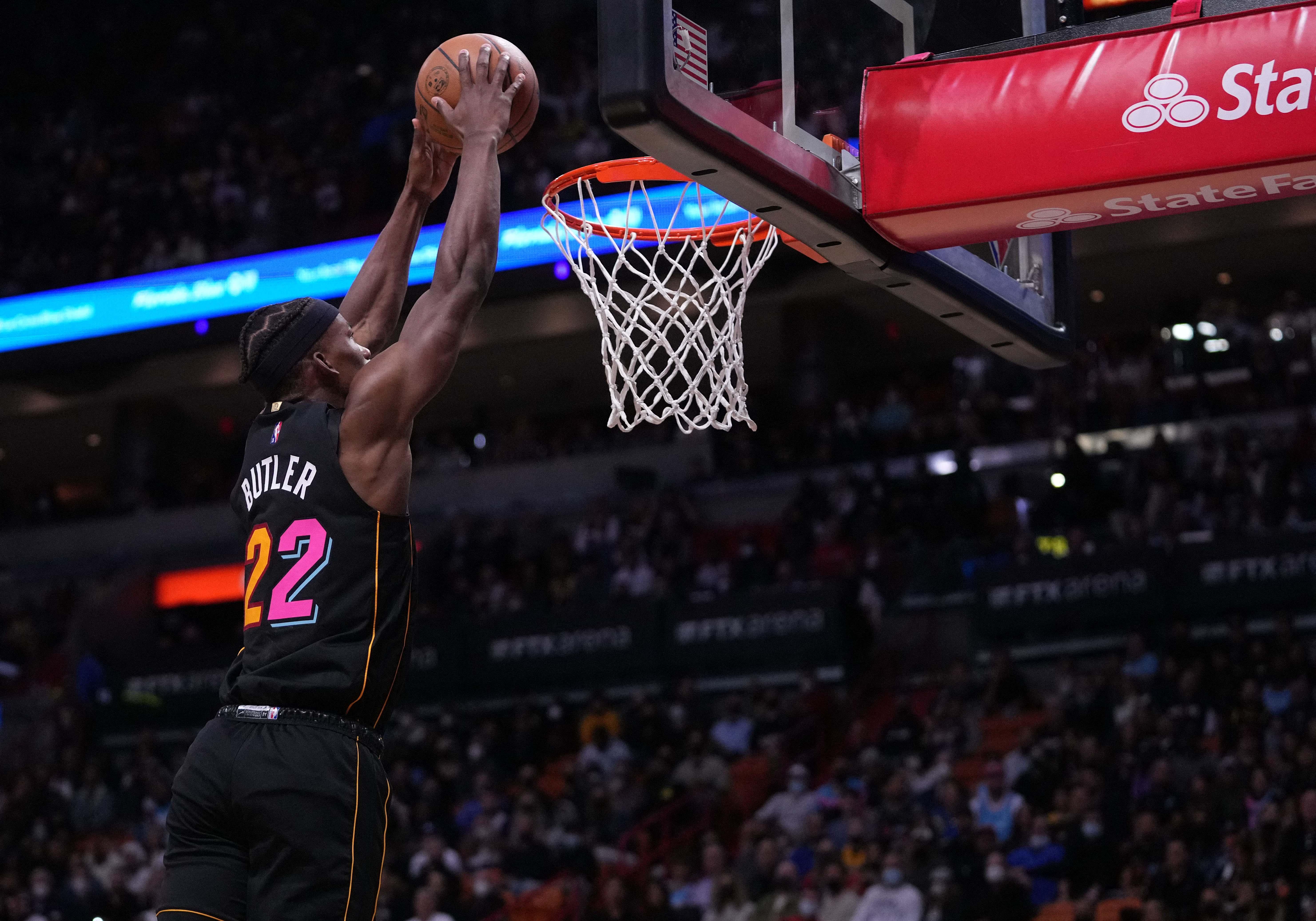 Jimmy Butler's 40-point night leads Heat past Lakers in Game 3