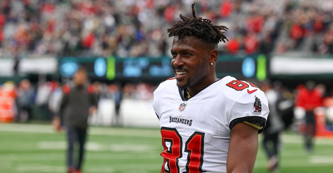 Antonio Brown video: Bucs WR released after stripping off jersey, pads and  leaving Week 17 game vs. Jets - DraftKings Network