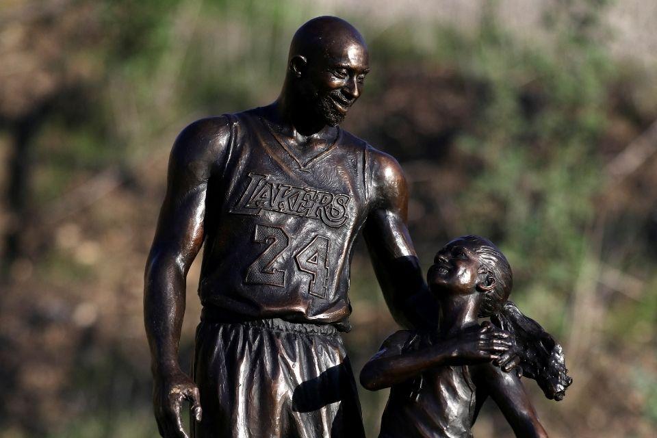 The Sculpture of Kobe and Gigi Bryant Reminds Us He Was a Sweet