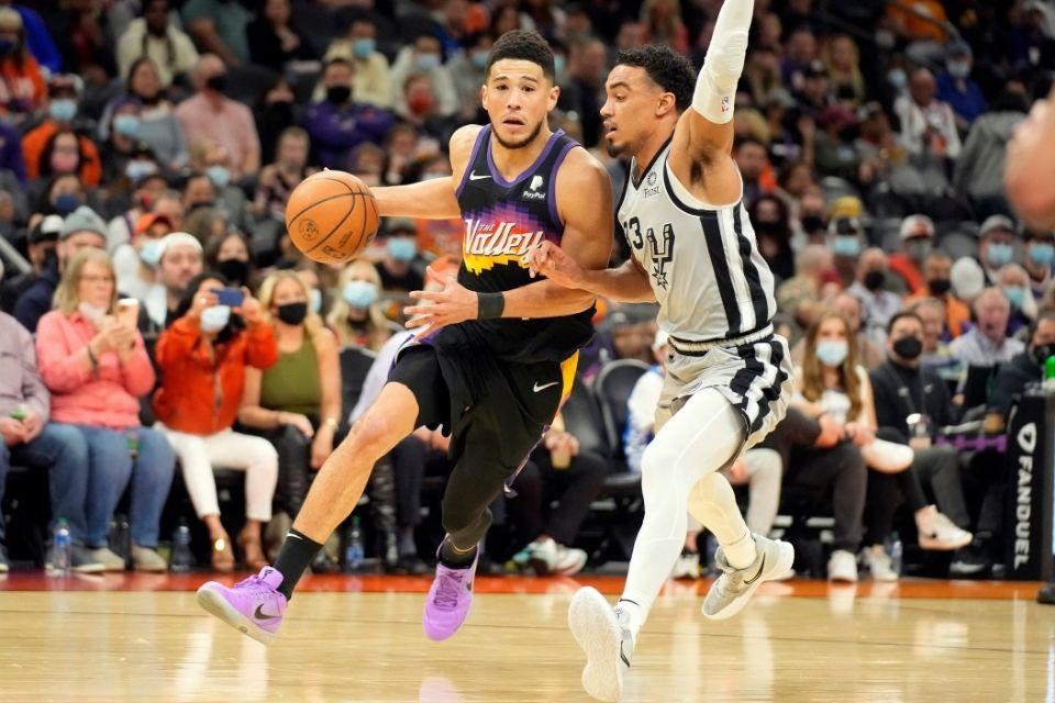 Devin Booker's season-high 48 lead Suns past Spurs on MLK Day