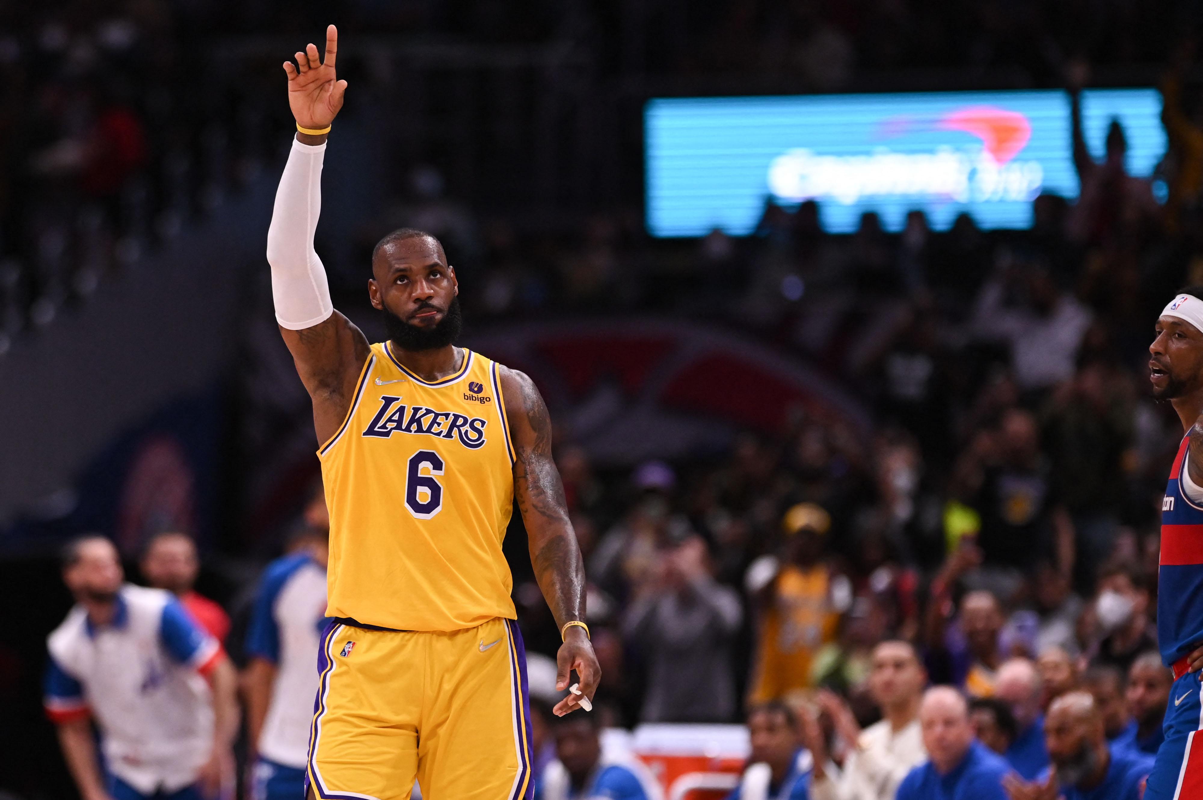 Official Los Angeles Lakers LeBron James 6 All time Scorer