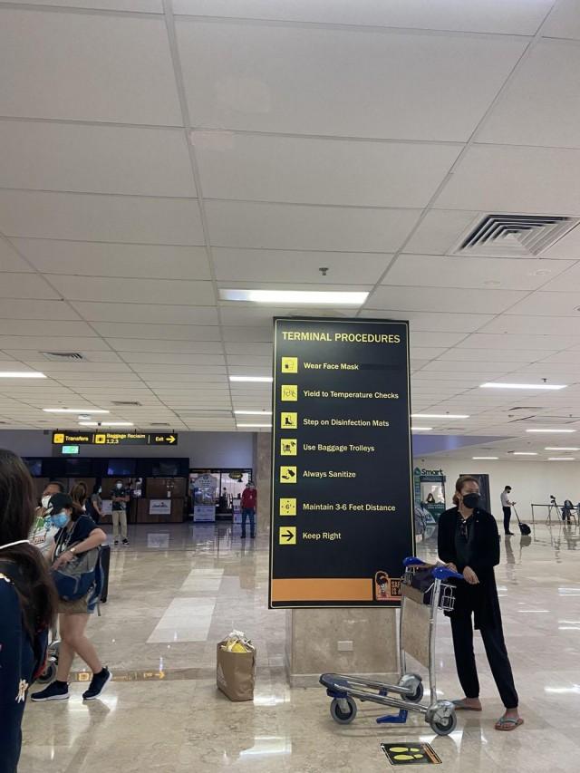 At NAIA, signages for proper COVID-19 protocols were everywhere. Photo: Franchesca Viernes/GMA News