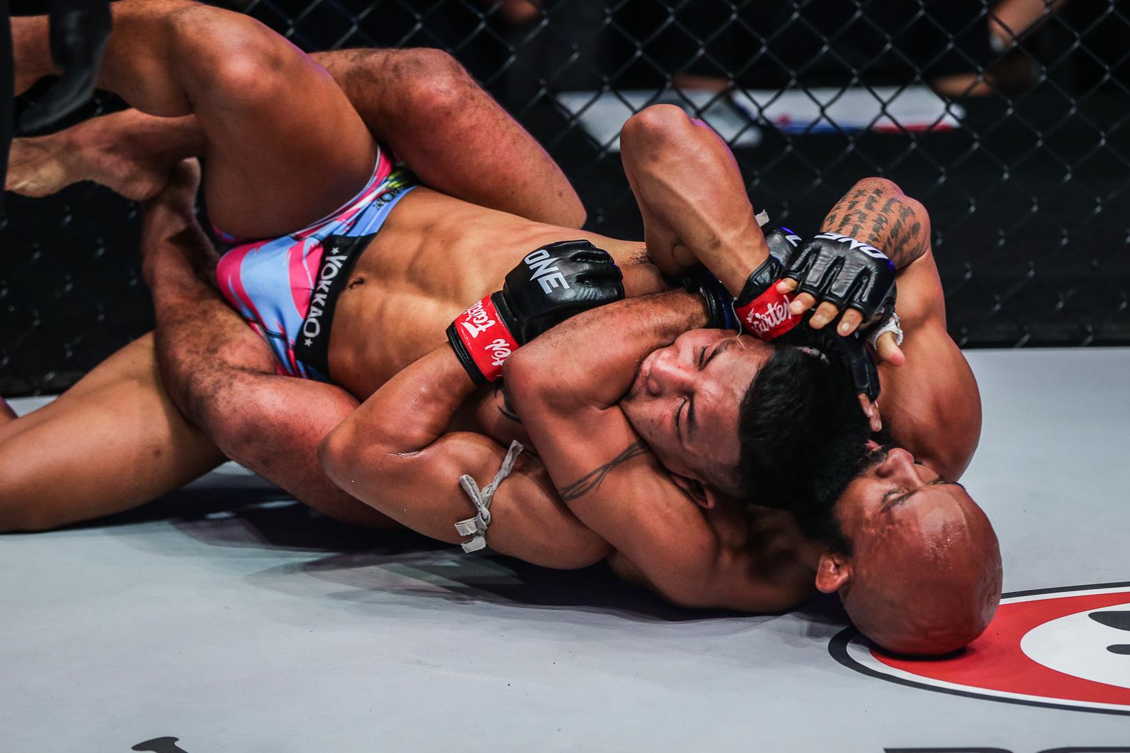 Demetrious Johnson puts Rodtang to sleep in special rules match GMA News Online