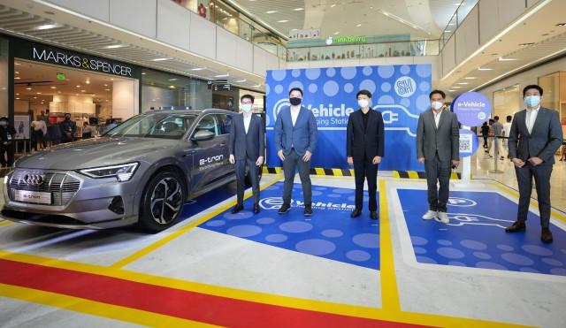 From L-R, Porsche Managing Director Mr. William Angsiy, SM Engineering Design and Development President Mr. Hans Sy, Jr., PGA Cars Chairman Mr. Roberto Coyiuto III, SM Supermalls President Steven Tan, and Audi Managing Director, Mr. Christopher Chan.