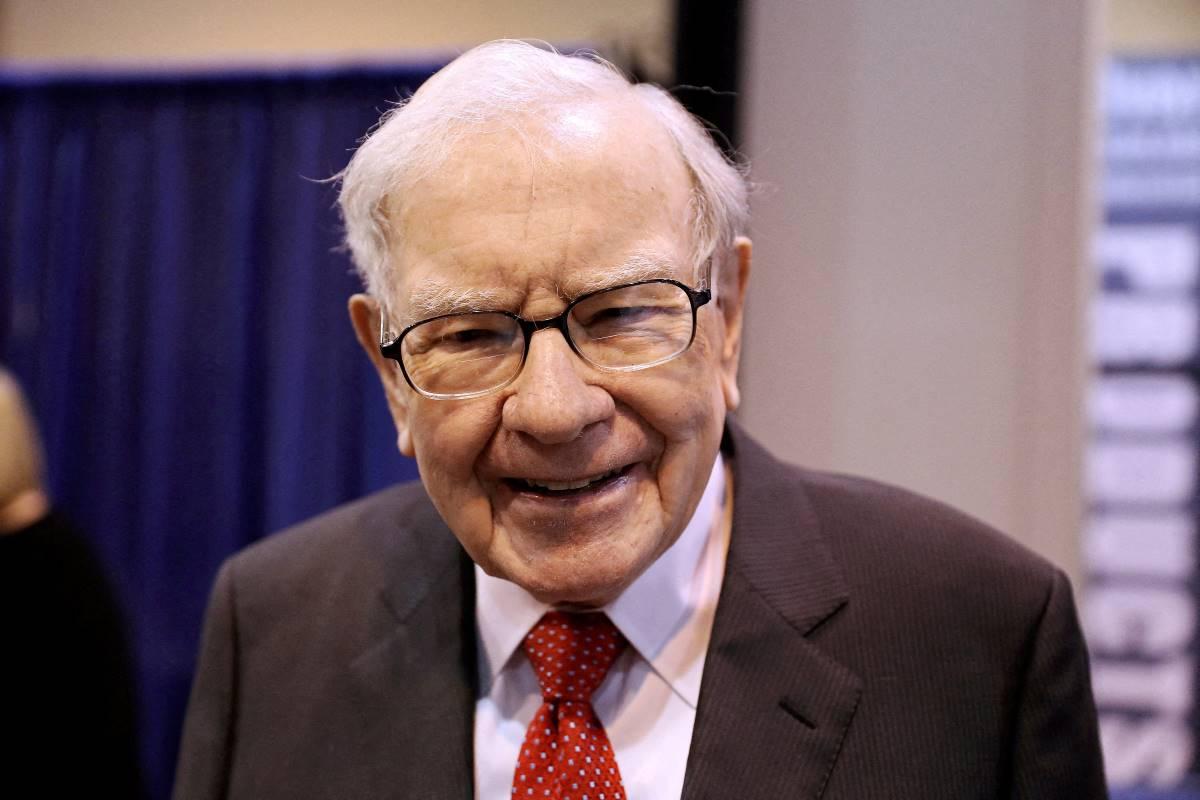 Buffett reveals big investments, rails against Wall Street excess at  Berkshire meeting