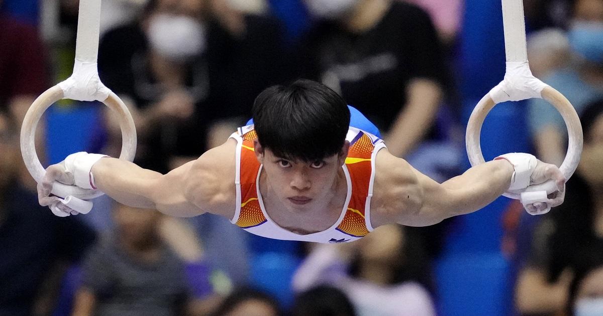 Medal streak busted in world championships as Carlos Yulo falls