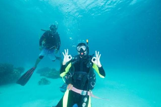 First-time diver posing for an underwater photo. Photo: DIVE7, DOT Region 7