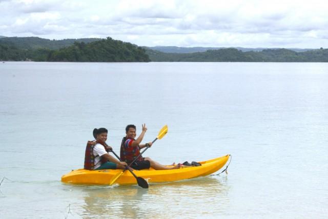 Guests can enjoy kayaking on Bisaya-Bisaya Island for PHP300 per hour for 2 persons