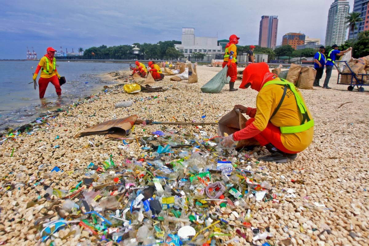 Trash Wash Up On Manila Dolomite Beach Due To Karding Photos Gma