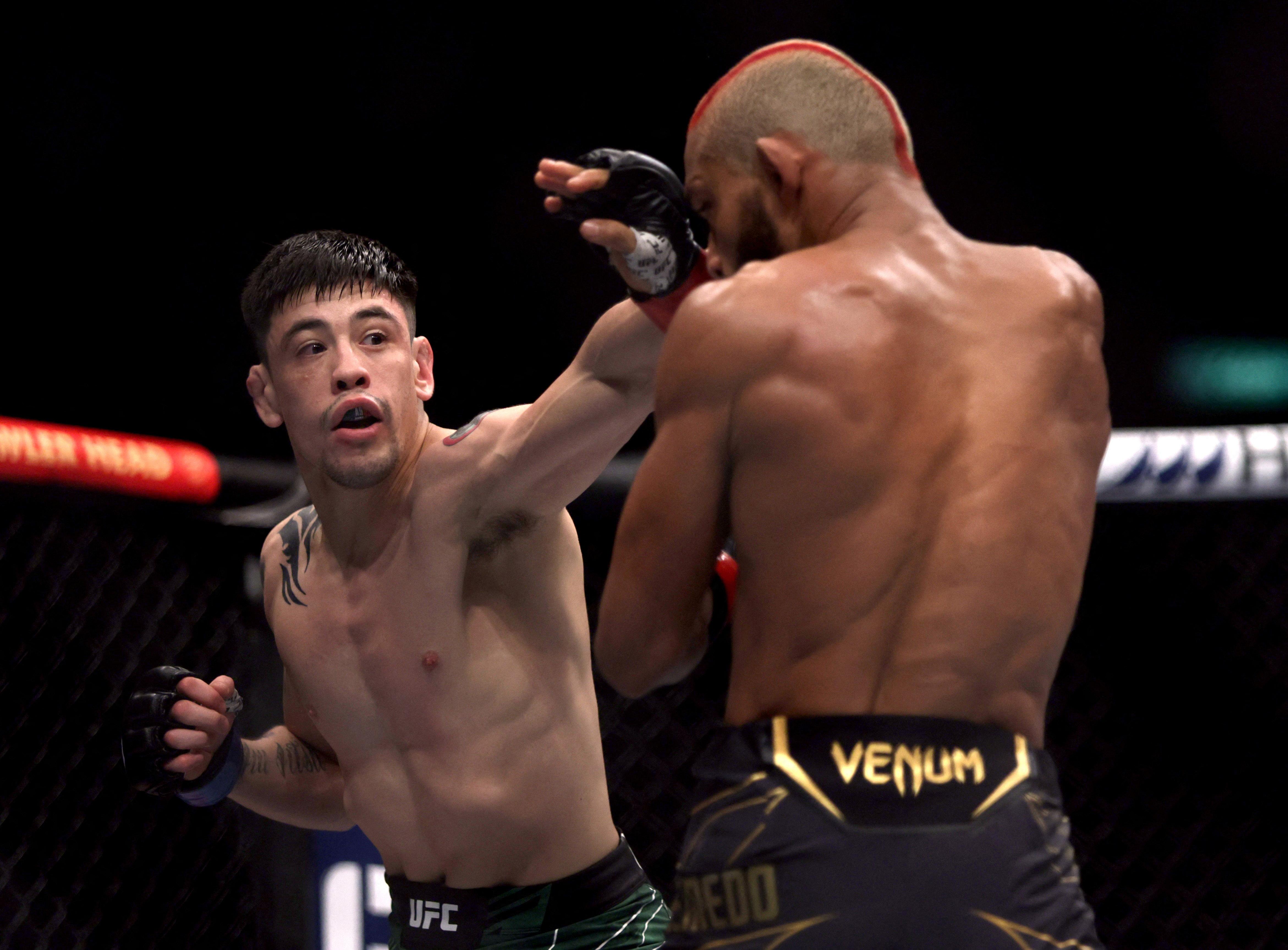 Brandon Moreno TKOs Figueiredo to become undisputed UFC flyweight champ GMA News Online