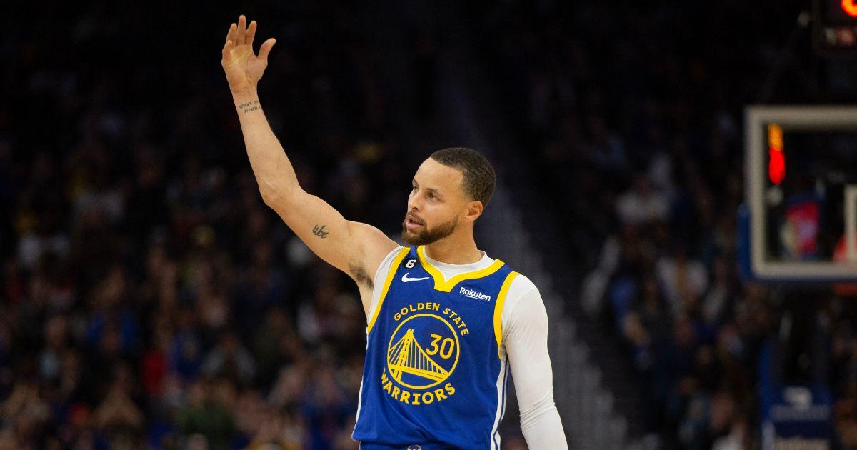Stephen Curry (30) looks over his shoulder as the Golden State Warriors and  Toronto Raptors practiced during an off day between Games 1 and 2 of the  2019 NBA Finals at Scotiabank