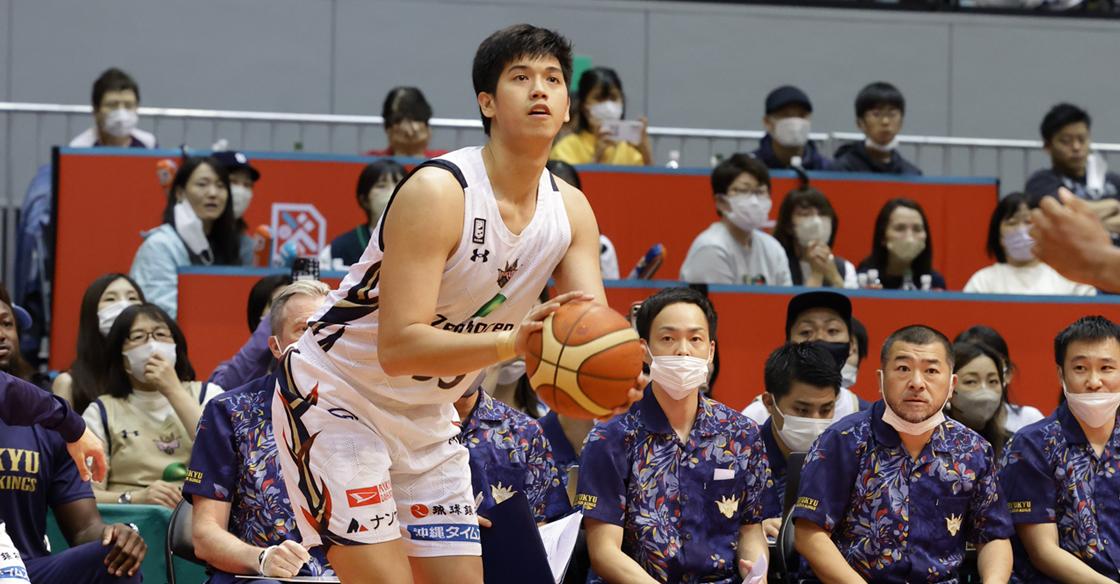 Li] F Carl Tamayo has signed a contract with Japan B.League's RyuKyu Golden  Kings to replace the recently waived F Jay Washington. Tamayo will forgo  his remaining 3 years with the University