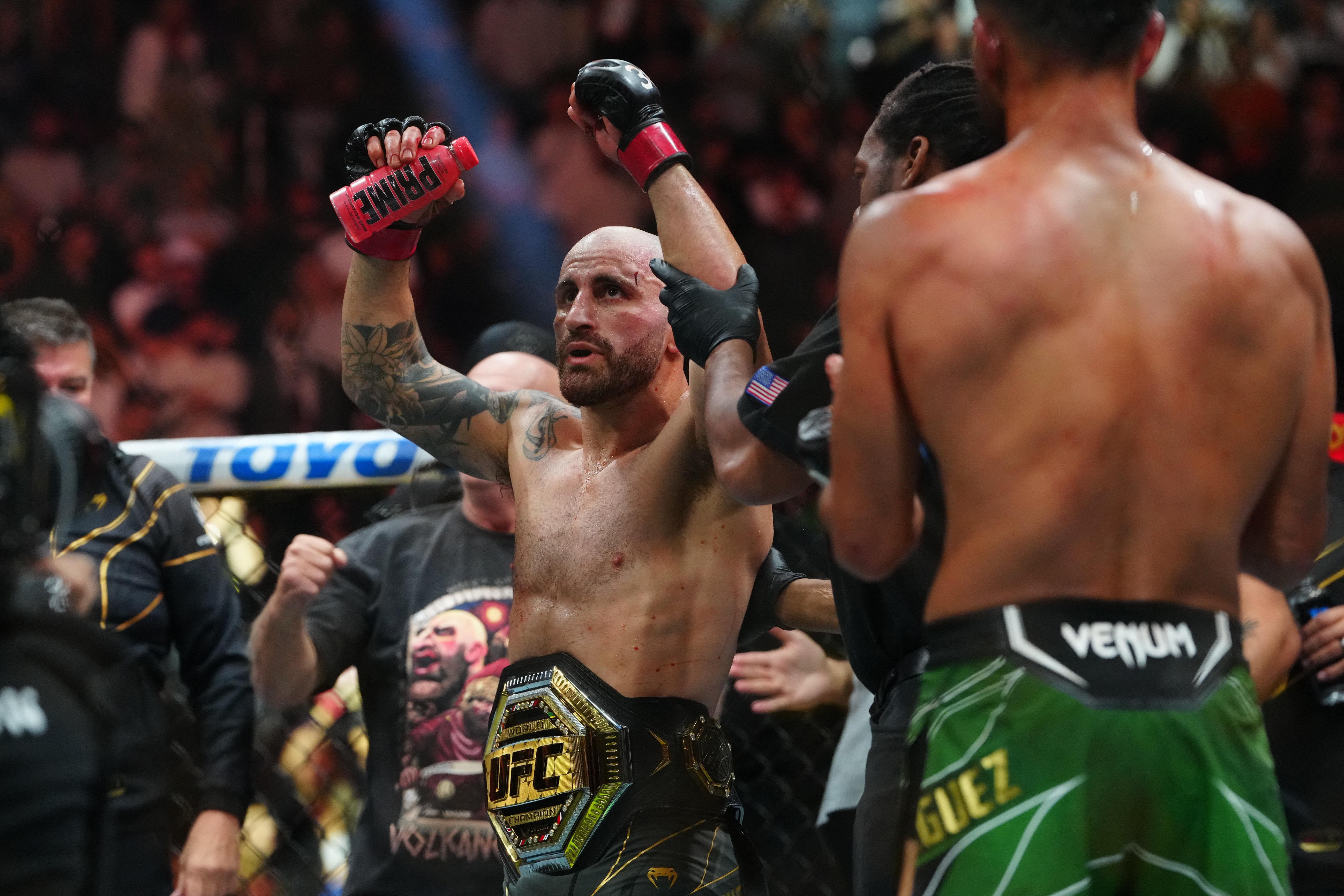 Alexander Volkanovski TKOs Rodriguez for successful UFC title defense, Pantoja defeats Moreno GMA News Online