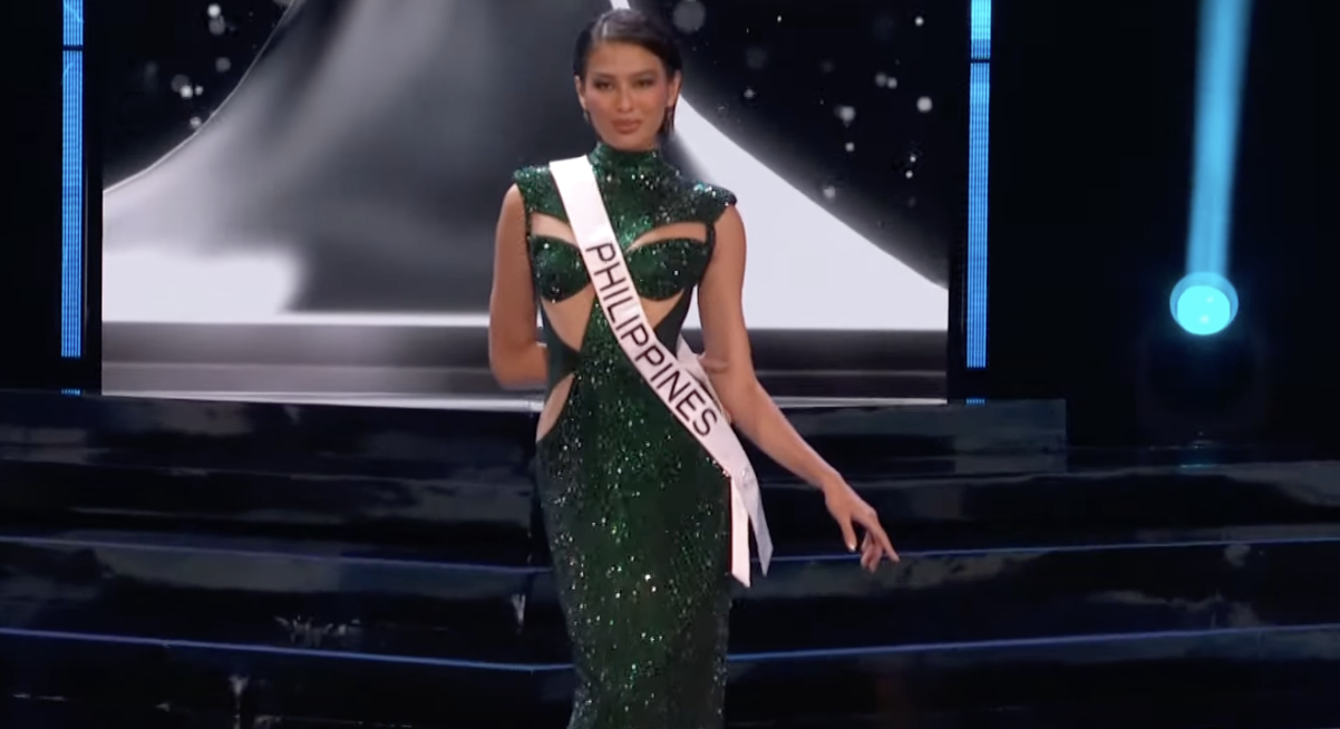 Michelle Dee is a vision in green at Miss Universe s evening gown