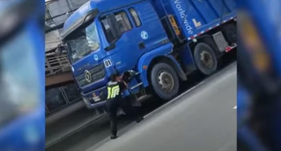 Lalaki Muntik Makaladkad Ng Truck Na Tinangka Niyang Pahintuin