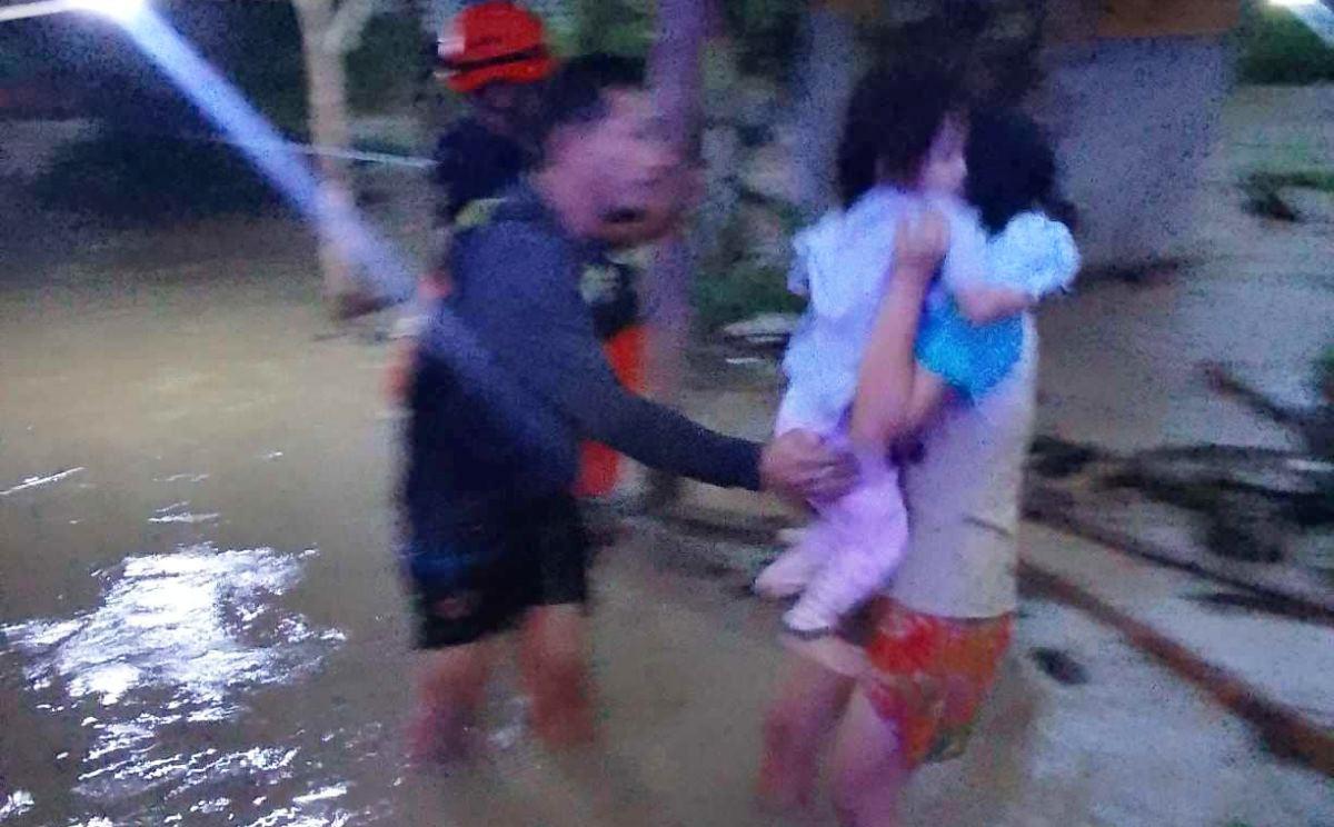 Flash flood displaces up to 71 families in Davao Occidental thumbnail
