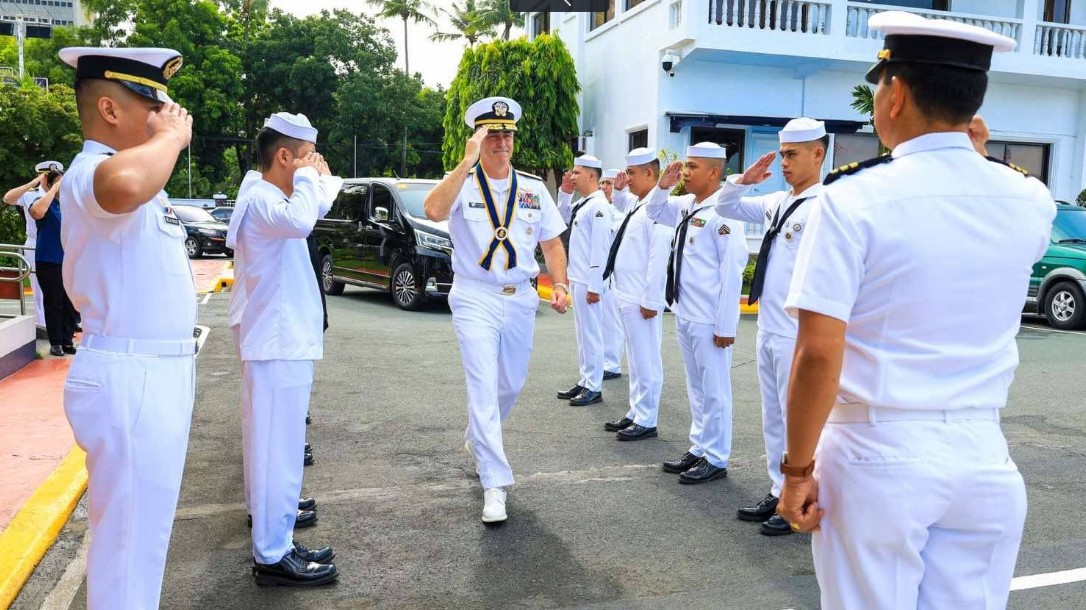 US Navy Carrier Strike Group 5 commander visits PH Navy HQ thumbnail