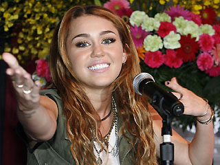 New Miley Cyrus 'sex tape' scam circulating on Facebook GMA News Online