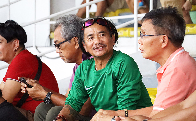 Philippine football legend Elmer Bedia in green | via Ian Zane Esparaga