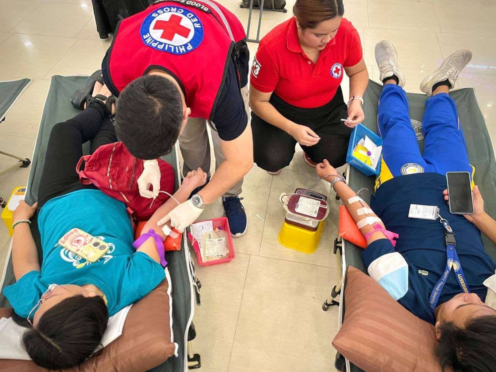 Volunteers at work during GMA Regional TV's 2025 bloodletting initiative | One North Central Luzon