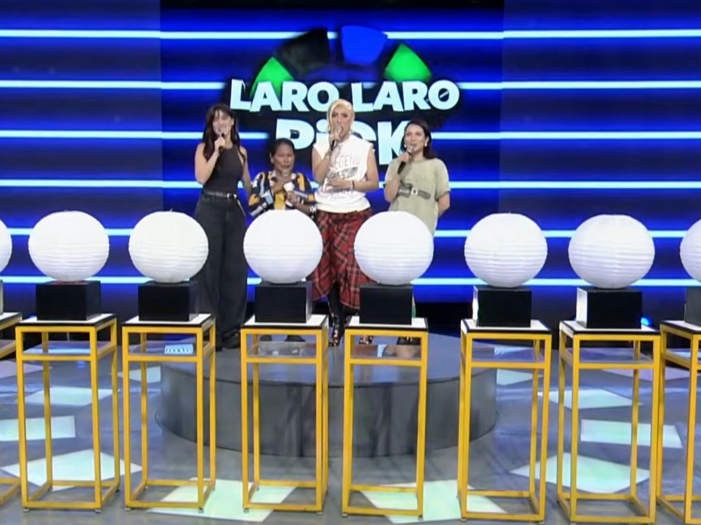 Contestant Disyang with It's Showtime hosts Anne Curtis, Vice Ganda, and Karylle | It's Showtime