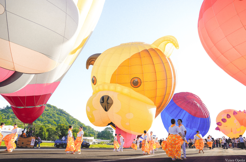 Bicols First Hot Air Balloon Festival Draws Crowds 