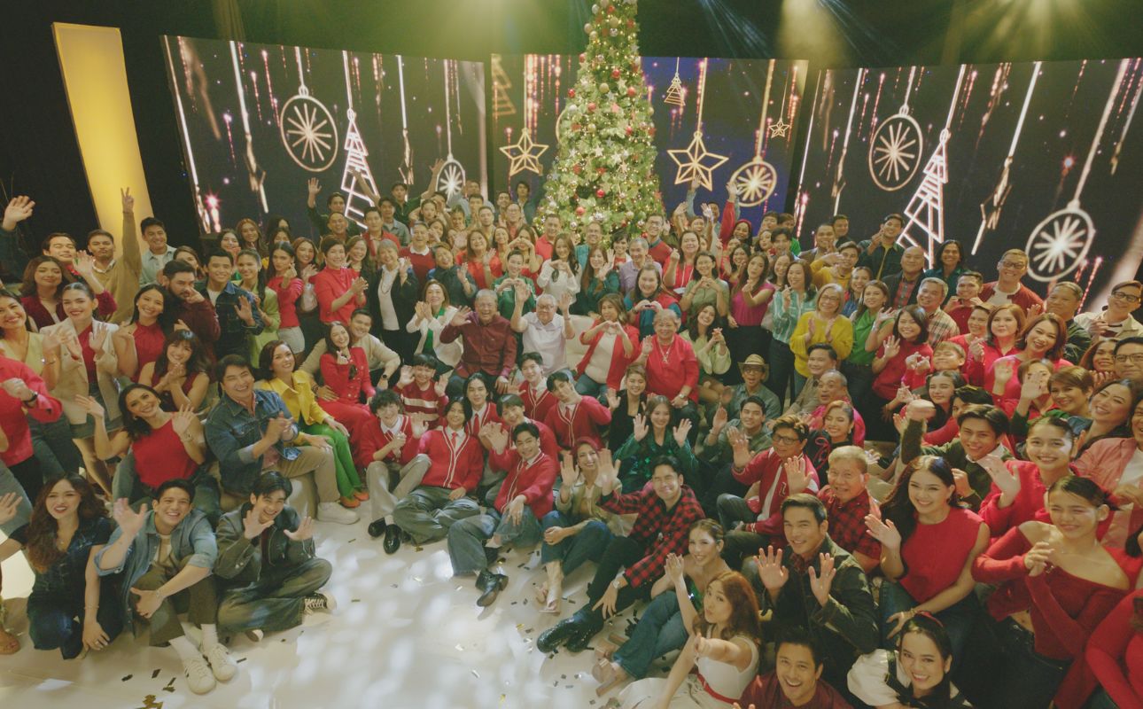 GMA Network executives, artists, and officers at the Christmas Station ID | Photo: GMA Network