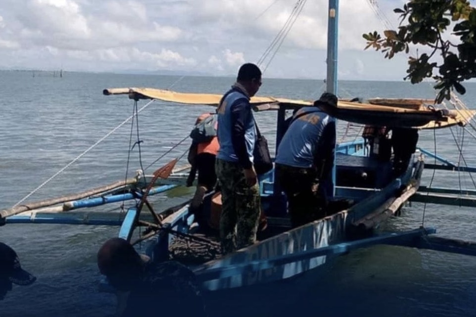 Cop on seaborne patrol in Guimaras falls off boat, missing