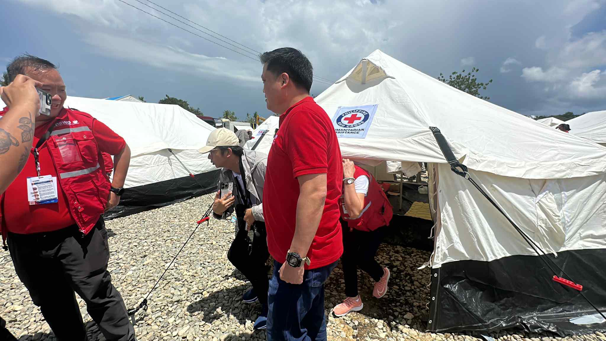 DSWD chief visits Cebu quake survivors in tent city
