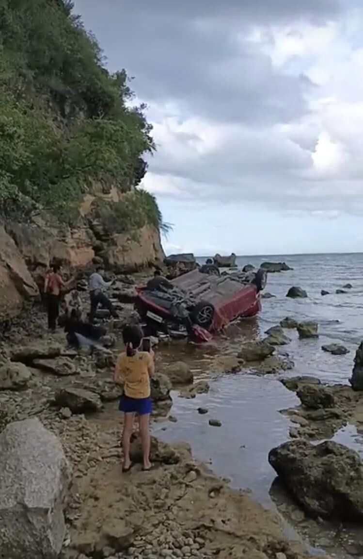 1 Russian dead, 2 hurt after car plunges into sea in Barili, Cebu