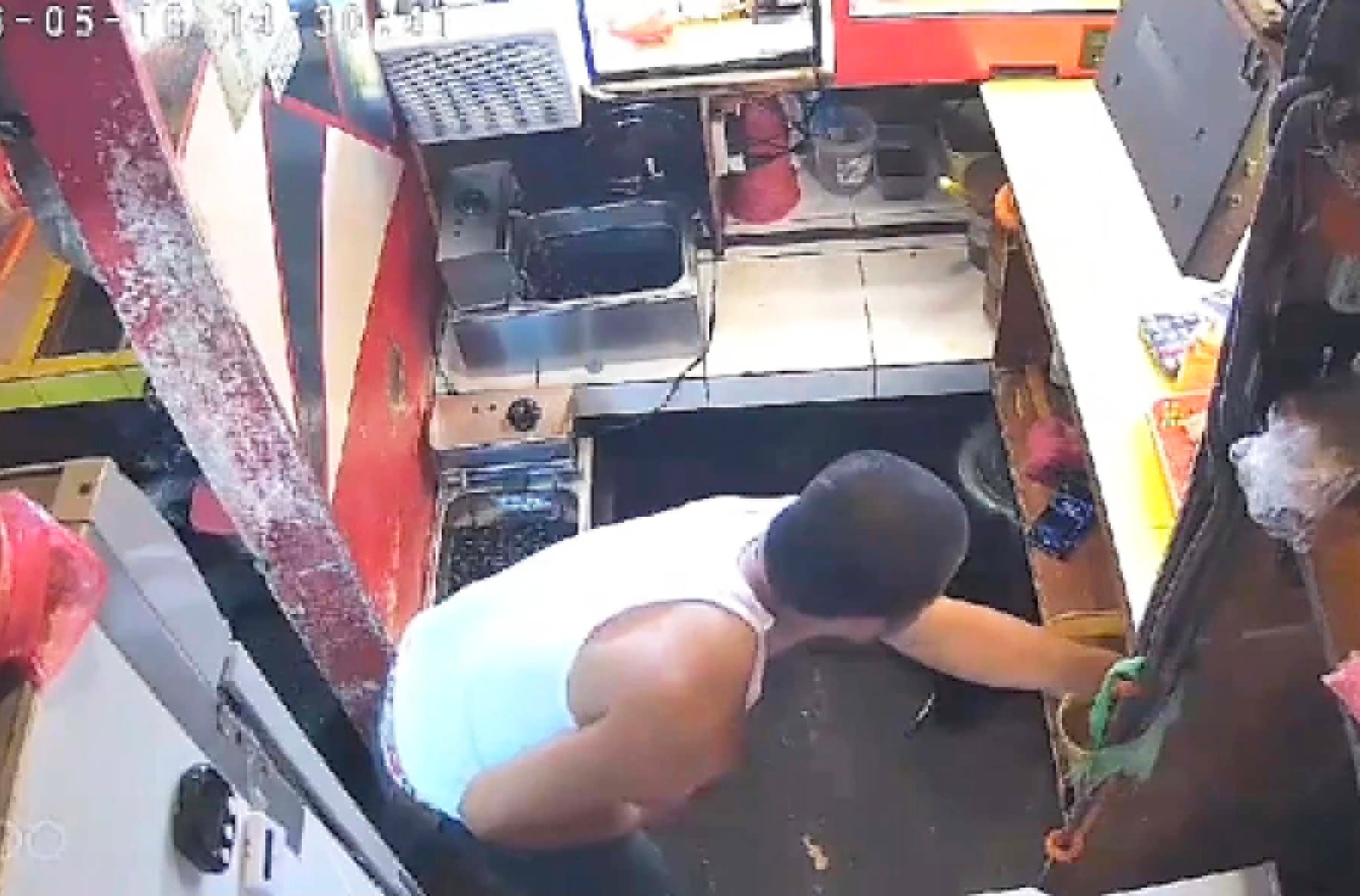 Image from video via Kuya Rom’s Chicken House